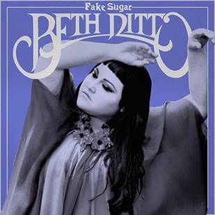 Debiutancki solowy album Beth Ditto Fake Sugar od dzisiaj jest w sprzedaży!