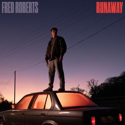 Fred Roberts debiutuje Runaway