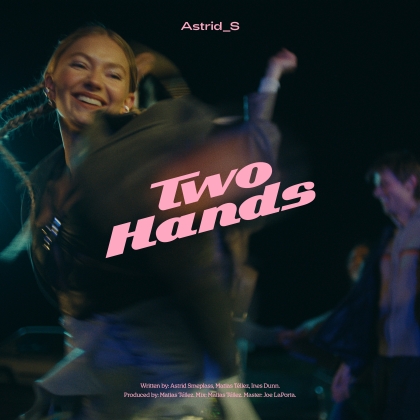 Astrid S w singlu Two Hands